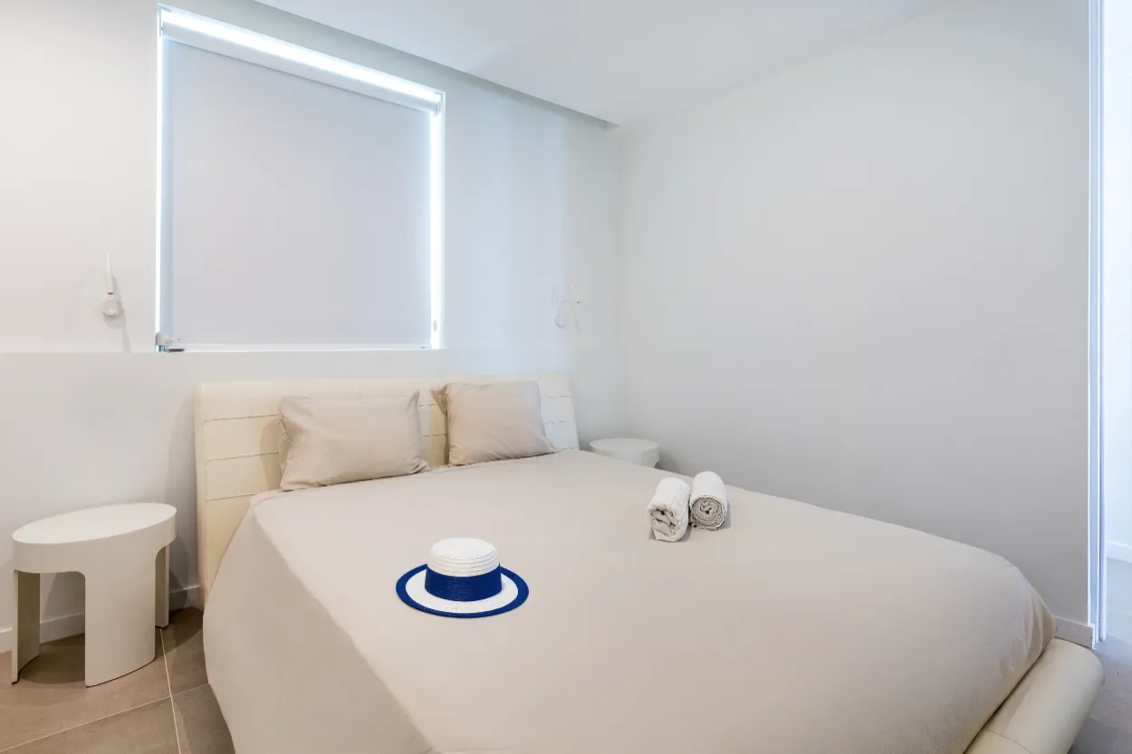 Vista del Silencio - bedroom-with-window-and-hat